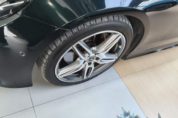 Used Mercedes-Benz E-Class 2018 E 200 4MATIC Convertible Coupe Left Front Wheel Hub