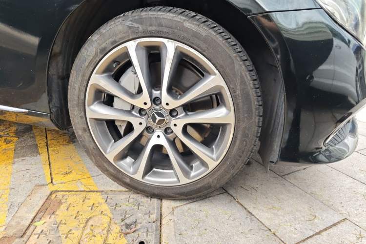 Used Mercedes-Benz E-Class 2018 E 300 L Luxury Model Right Front Wheel Hub