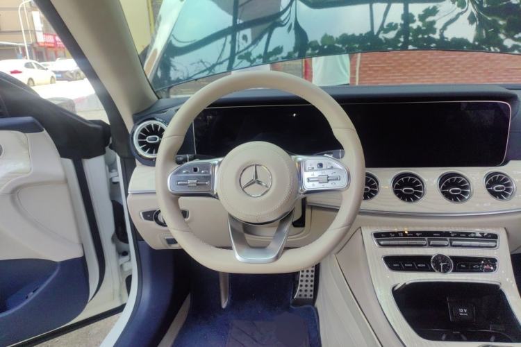 Used Mercedes-Benz E-Class 2018 E 200 4MATIC Convertible Coupe Steering Wheel