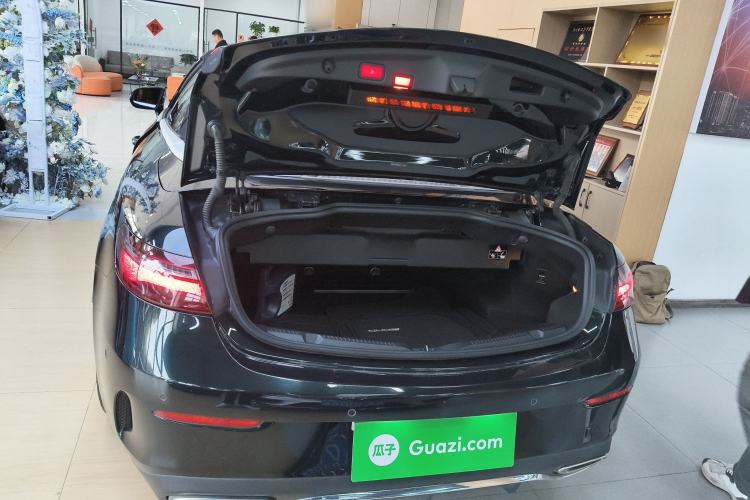 Used Mercedes-Benz E-Class 2018 E 200 4MATIC Convertible Coupe Trunk