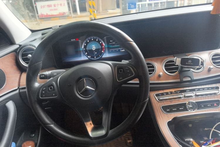 Used Mercedes-Benz E-Class 2018 Facelift E 200 L 4MATIC Center Console