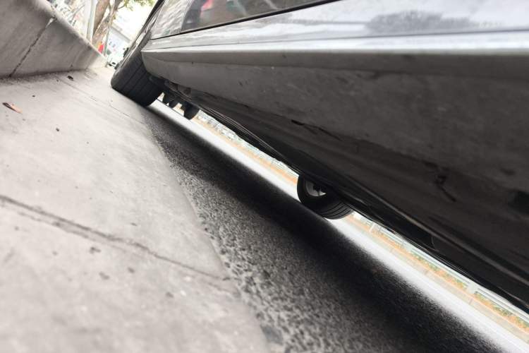 Used Mercedes-Benz E-Class 2018 E 300 L Sporty and Stylish Model Chassis Front Right