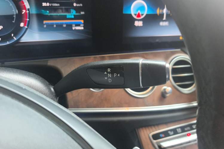 Used Mercedes-Benz E-Class 2018 Facelift E 200 L 4MATIC Gear Lever