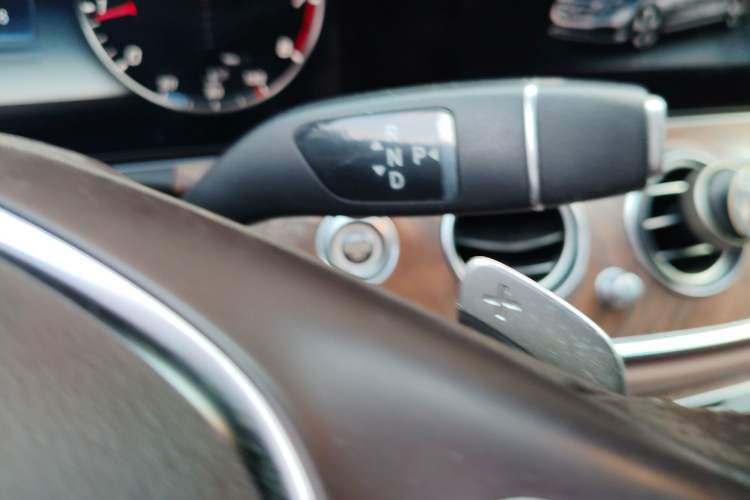 Used Mercedes-Benz E-Class 2018 Facelift E 300 L Luxury Edition Gear Lever