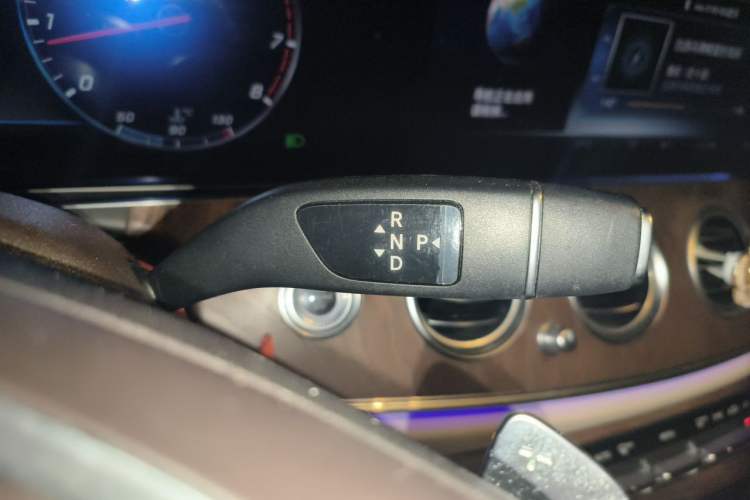 Used Mercedes-Benz E-Class 2018 E 300 L Stylish Model Gear Lever