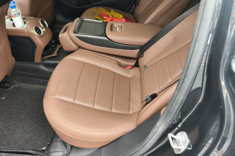 Used Mercedes-Benz E-Class 2018 E 300 L Sporty and Stylish Model Left Rear Seat