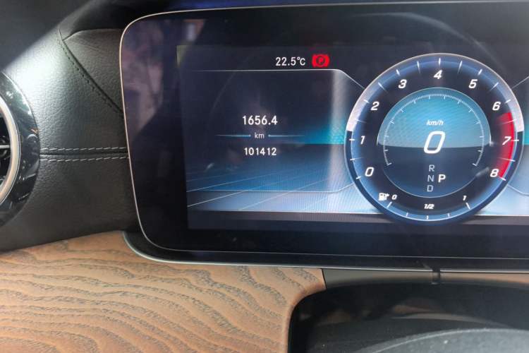Used Mercedes-Benz E-Class 2018 Facelift E 200 L 4MATIC Odometer Close Up