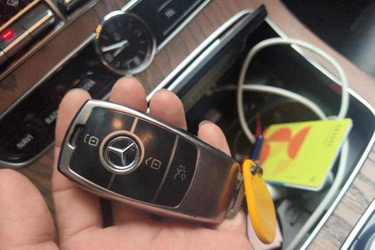 Used Mercedes-Benz E-Class 2018 Facelift E 200 L 4MATIC Vehicle Key