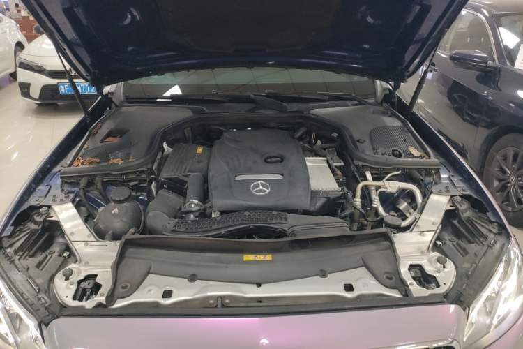 Used Mercedes-Benz E-Class 2018 E 300 Sport Edition Engine Bay