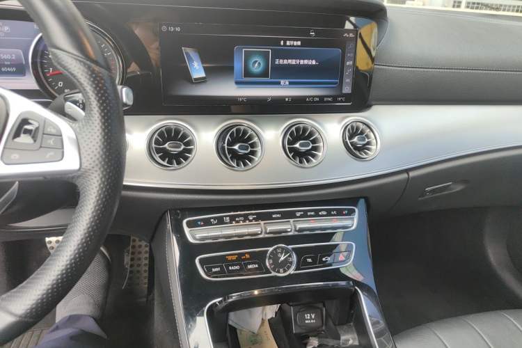 Used Mercedes-Benz E-Class 2018 E 200 4MATIC Coupe Audio And AC Panel