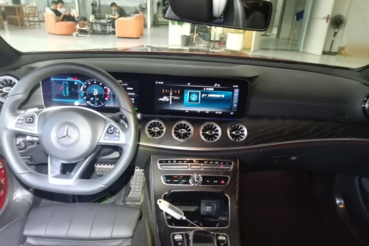 Used Mercedes-Benz E-Class 2018 E 300 Coupe Center Console