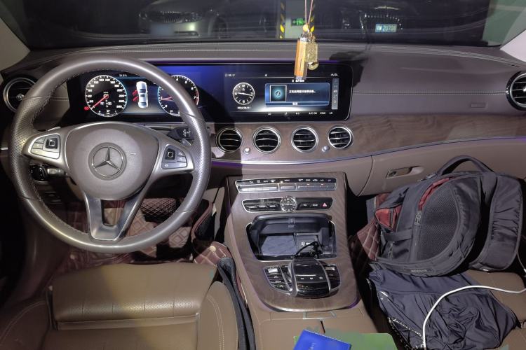 Used Mercedes-Benz E-Class 2018 Facelift E 200 L 4MATIC Center Console