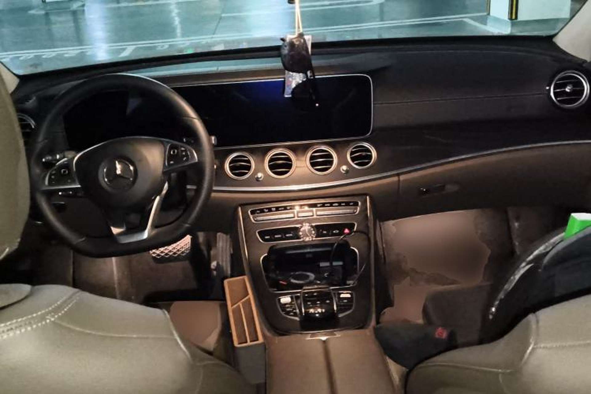 Used Mercedes-Benz E-Class 2018 Facelift E 200 L Sport Edition Center Console