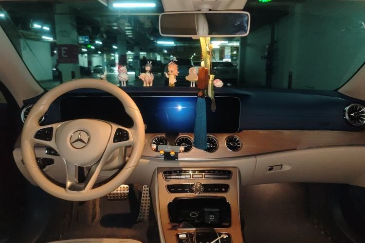 Used Mercedes-Benz E-Class 2018 E 200 Coupe Center Console