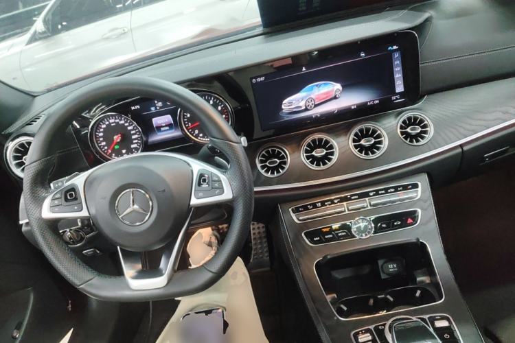 Used Mercedes-Benz E-Class 2018 E 200 Coupe Center Console