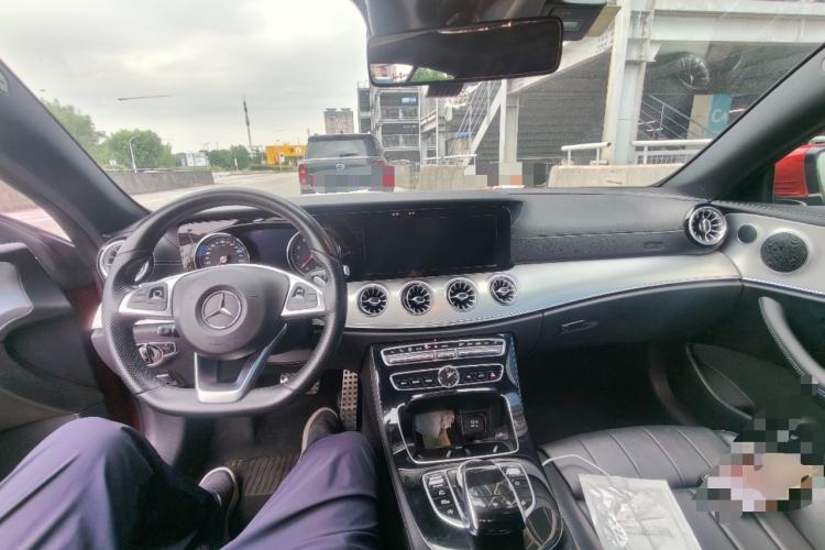 Used Mercedes-Benz E-Class 2018 E 200 4MATIC Coupe Center Console