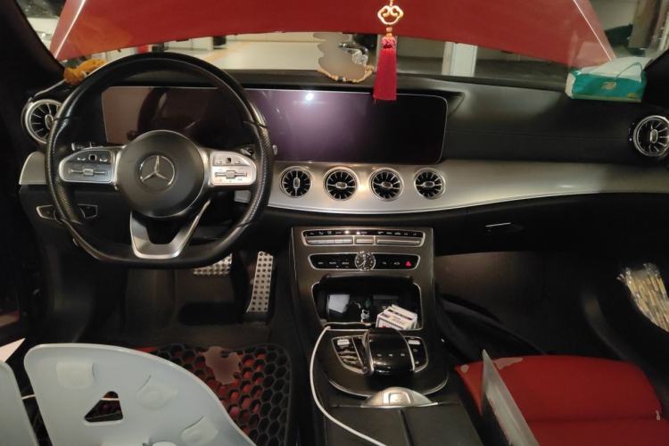 Used Mercedes-Benz E-Class 2018 E 200 Convertible Coupe Center Console