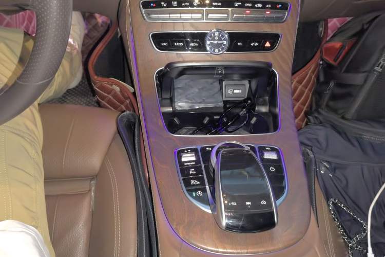 Used Mercedes-Benz E-Class 2018 Facelift E 200 L 4MATIC Gear Lever