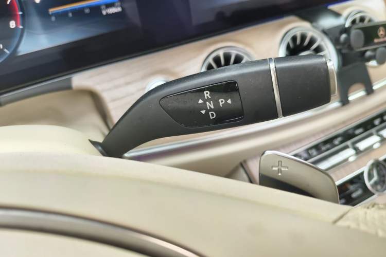 Used Mercedes-Benz E-Class 2018 E 200 Convertible Coupe First Edition Special Version Gear Lever
