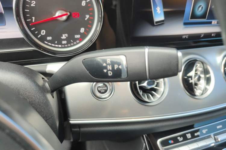 Used Mercedes-Benz E-Class 2018 E 200 4MATIC Coupe Gear Lever