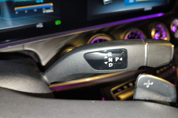 Used Mercedes-Benz E-Class 2018 E 200 4MATIC Convertible Coupe Gear Lever