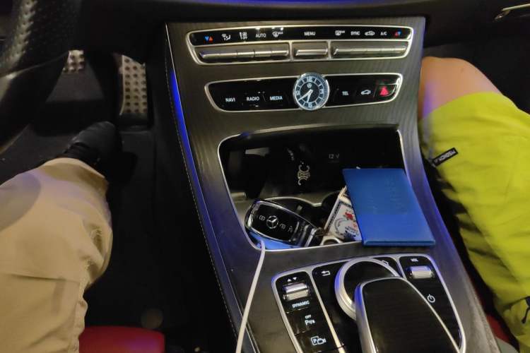Used Mercedes-Benz E-Class 2018 E 200 Convertible Coupe Gear Lever