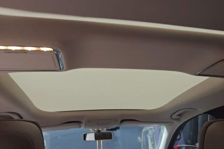 Used Mercedes-Benz E-Class 2018 Facelift E 200 L Sport Edition Headliner