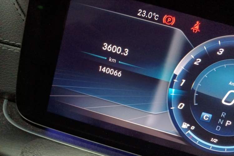 Used Mercedes-Benz E-Class 2018 E 200 L Sport Edition Odometer Close Up