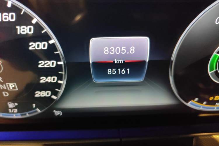 Used Mercedes-Benz E-Class 2018 E 200 Convertible Coupe Odometer Close Up