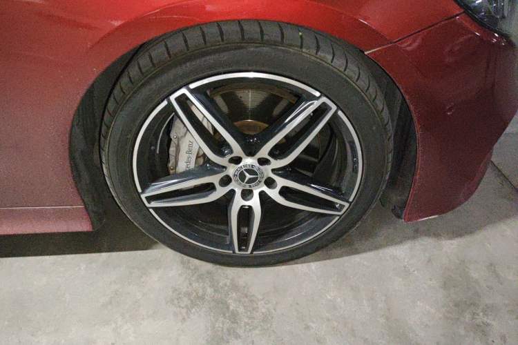 Used Mercedes-Benz E-Class 2018 E 300 Coupe Right Front Wheel Hub