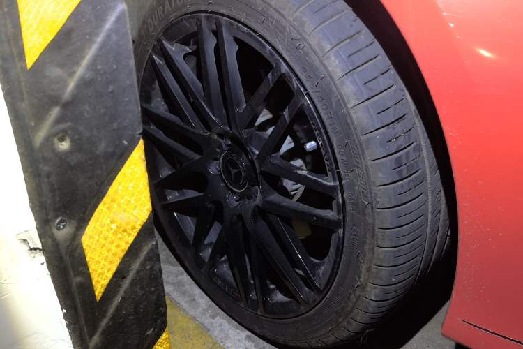 Used Mercedes-Benz E-Class 2018 Facelift E 200 L 4MATIC Right Front Wheel Hub
