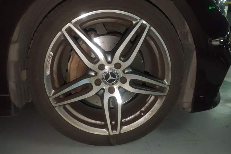 Used Mercedes-Benz E-Class 2018 E 200 Coupe Right Front Wheel Hub