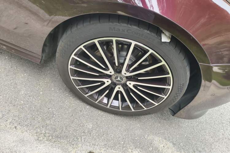 Used Mercedes-Benz E-Class 2018 E 200 Convertible Coupe First Edition Special Version Right Front Wheel Hub