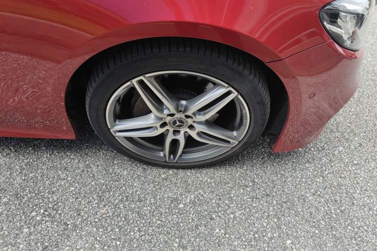 Used Mercedes-Benz E-Class 2018 E 200 4MATIC Coupe Right Front Wheel Hub