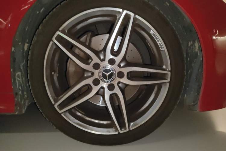 Used Mercedes-Benz E-Class 2018 E 200 Convertible Coupe Right Front Wheel Hub
