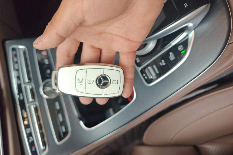 Used Mercedes-Benz E-Class 2018 Facelift E 200 L Sport Edition Vehicle Key