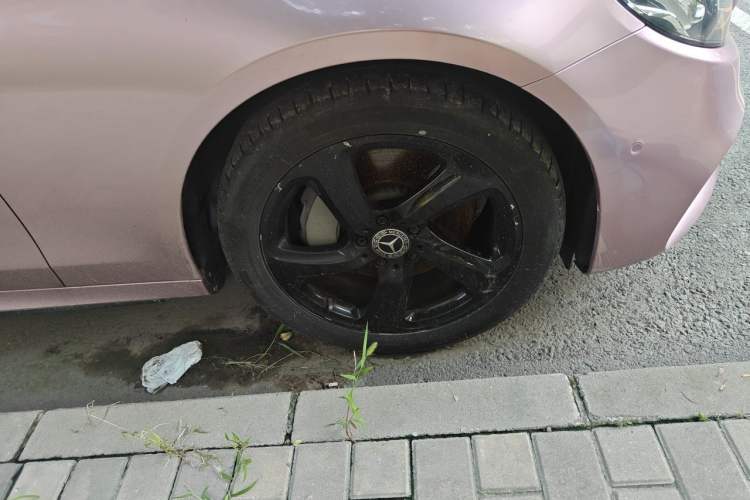 Used Mercedes-Benz E-Class 2018 Restyled E 300 L Sporty and Stylish Edition Right Front Wheel Hub