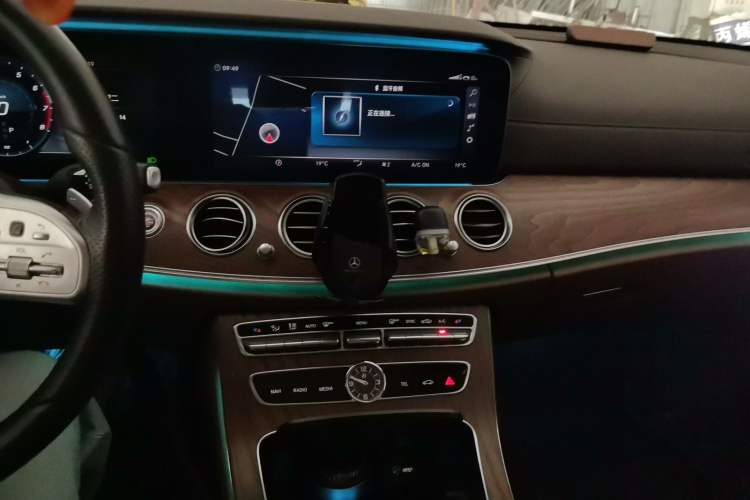 Used Mercedes-Benz E-Class 2018 Facelift E 300 L Luxury Edition Audio And AC Panel
