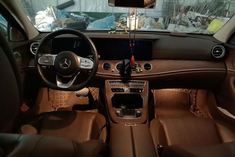 Used Mercedes-Benz E-Class 2018 Facelift E 300 L Luxury Edition Center Console