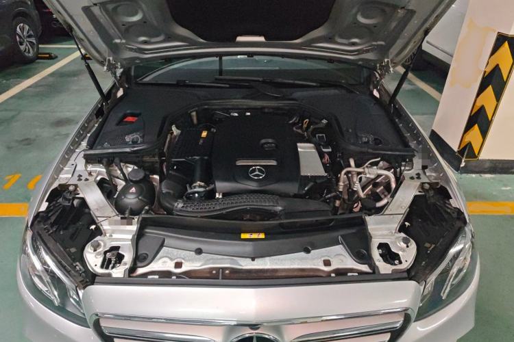 Used Mercedes-Benz E-Class 2018 E 300 L Sport Luxury Edition Engine Bay