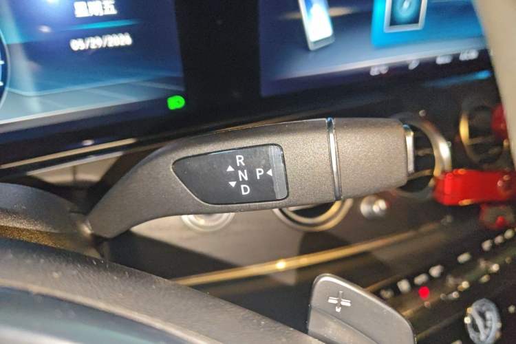 Used Mercedes-Benz E-Class 2018 E 300 L Sport Luxury Edition Gear Lever