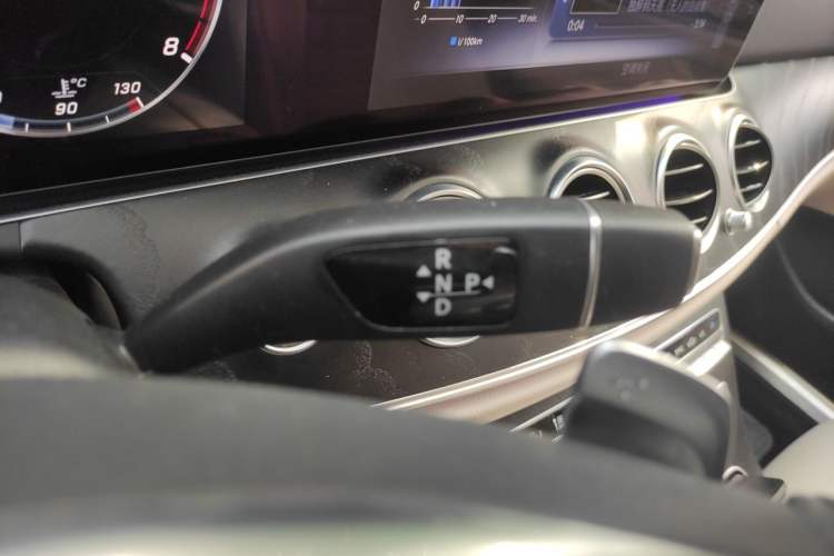 Used Mercedes-Benz E-Class 2018 E 300 L Sport Luxury Edition Gear Lever