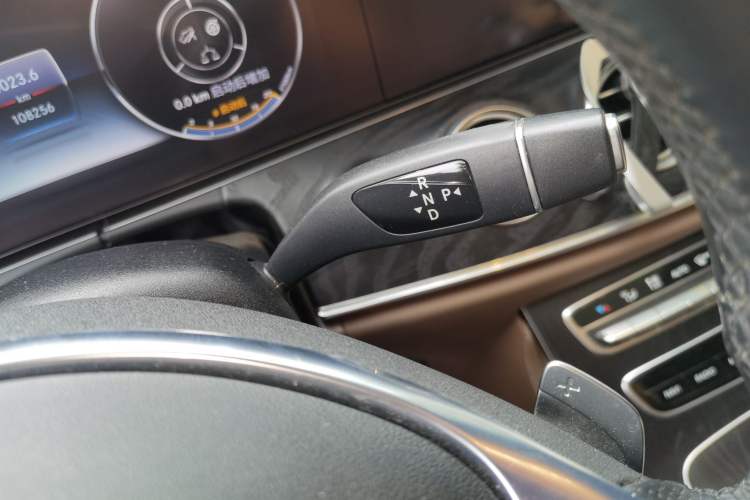 Used Mercedes-Benz E-Class 2018 E 300 L Sporty and Stylish Model Gear Lever