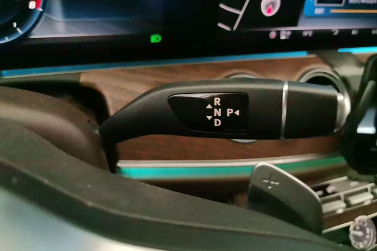 Used Mercedes-Benz E-Class 2018 Facelift E 300 L Luxury Edition Gear Lever