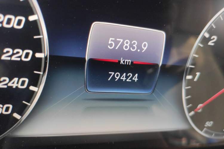 Used Mercedes-Benz E-Class 2018 E 300 L Sport Luxury Edition Odometer Close Up