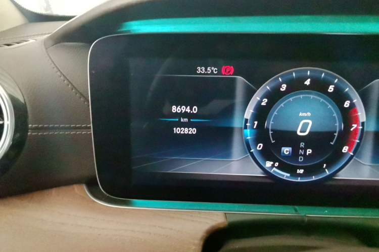 Used Mercedes-Benz E-Class 2018 Facelift E 300 L Luxury Edition Odometer Close Up