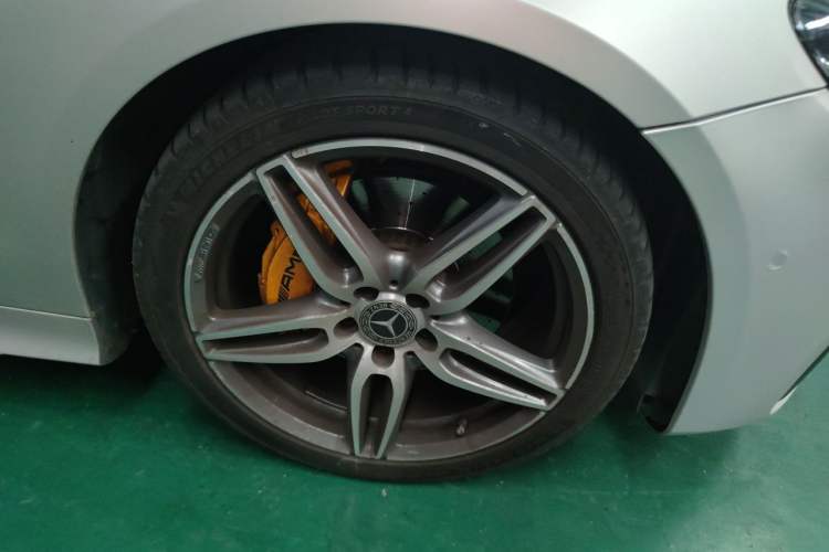 Used Mercedes-Benz E-Class 2018 E 200 4MATIC Coupe Right Front Wheel Hub