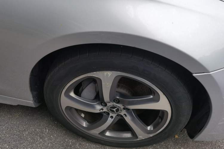 Used Mercedes-Benz E-Class 2018 E 300 L Sporty and Stylish Model Right Front Wheel Hub