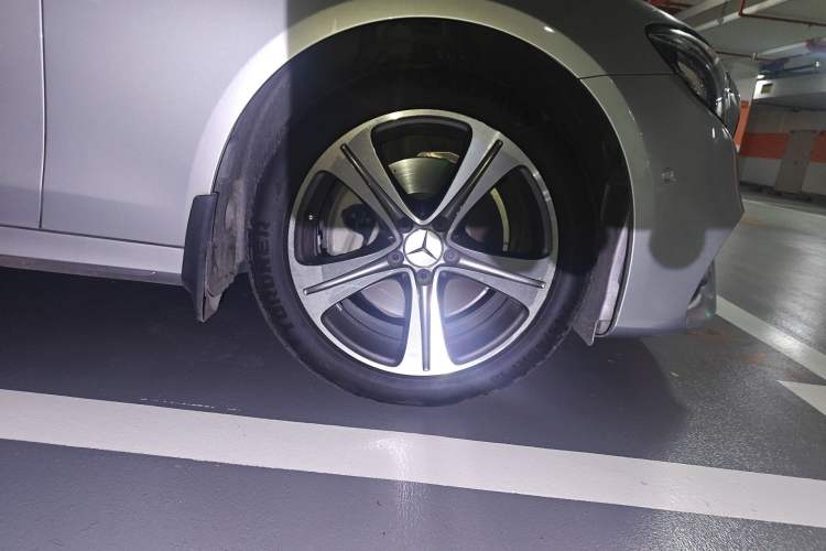 Used Mercedes-Benz E-Class 2018 E 200 L Sport Edition Right Front Wheel Hub
