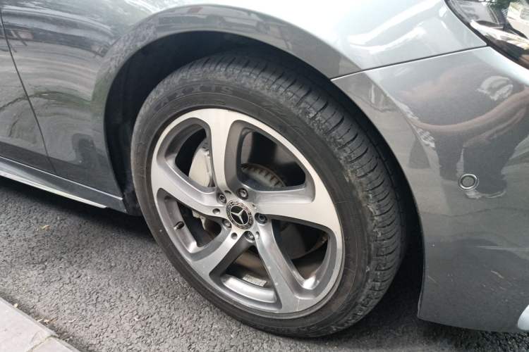 Used Mercedes-Benz E-Class 2018 Restyled E 300 L Sporty and Stylish Edition Right Front Wheel Hub